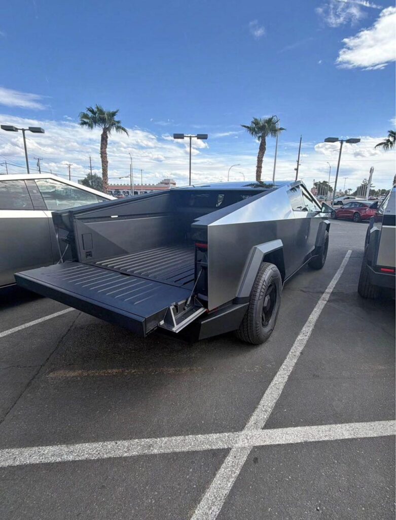 2026 TESLA CYBERTRUCK BASE