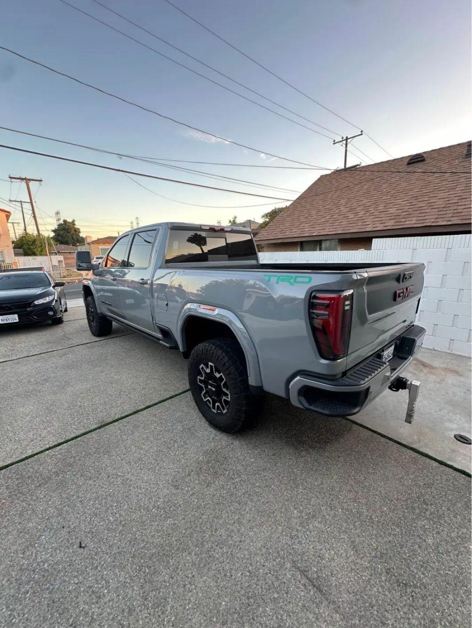 2024 GMC Sierra 2500 HD AT4X Crew Cab - Image 5